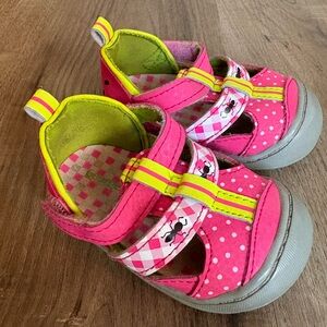 🌺5/$20 Baby Girl’s pink picnic sandals